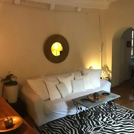 Authentic And Elegant Inside Historical Center *